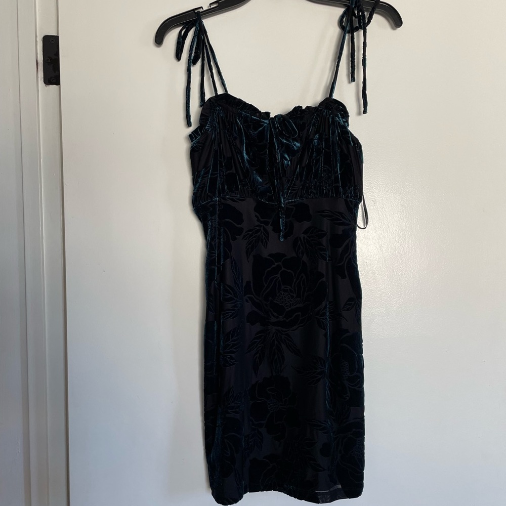 Forever 21 velvet mini dress with tie sleeves and ruched top